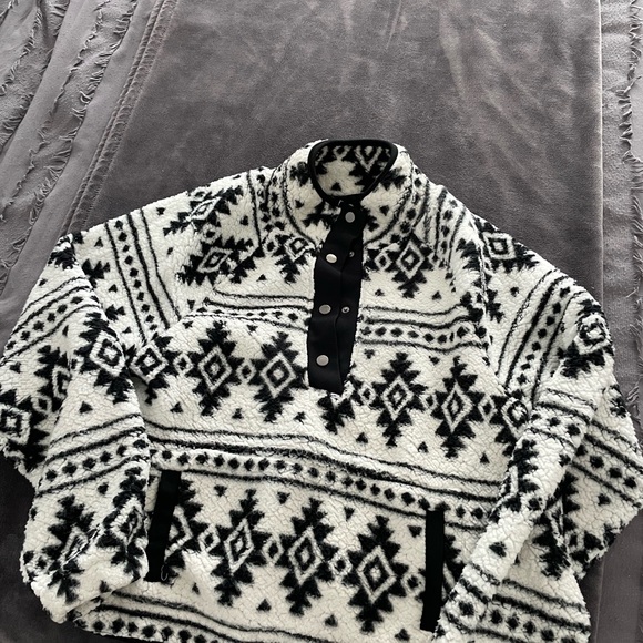 Aztec Fleece - Picture 2 of 3